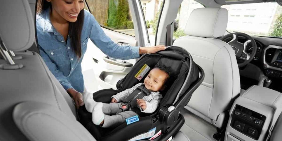 Lightweight Infant Car Seat Review